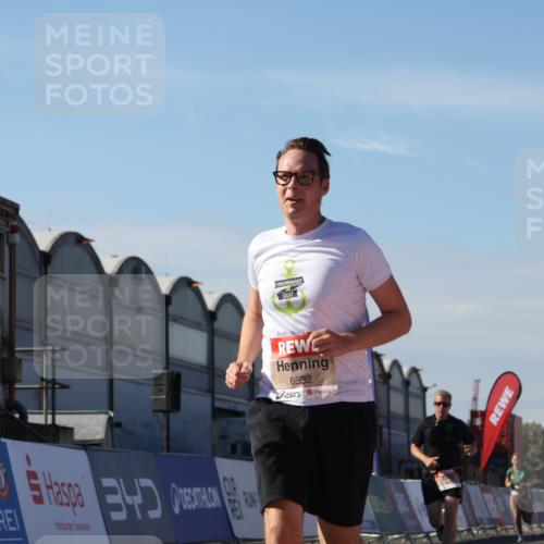 03.10.2025 - Köhlbrandbrückenlauf Luisa Fischer http://msf.ph/oto/9036087 03.10.2025 13:21:51 Ziel 4064, 4067, 4139, 4843, 4979, 5329, 5345, 5894, 5895, 5901, 5981, 6005, 6532, 6662 meine-sportfotos.de