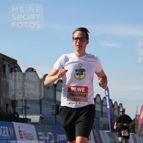 03.10.2025 - Köhlbrandbrückenlauf Luisa Fischer http://msf.ph/oto/9036090 03.10.2025 13:21:51 Ziel 4064, 4067, 4139, 4843, 4979, 5329, 5345, 5894, 5895, 5901, 5981, 6005, 6532, 6662 meine-sportfotos.de