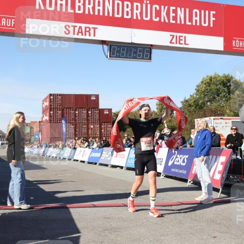 03.10.2025 - Köhlbrandbrückenlauf Lena Gebhardt http://msf.ph/oto/9036091 03.10.2025 12:41:56 Ziel 6099 meine-sportfotos.de