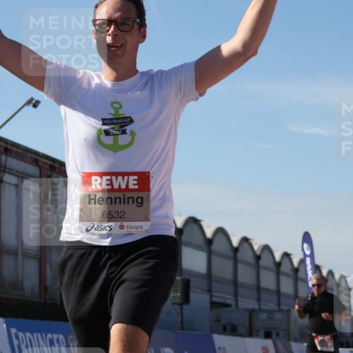 03.10.2025 - Köhlbrandbrückenlauf Luisa Fischer http://msf.ph/oto/9036096 03.10.2025 13:21:52 Ziel 4064, 4067, 4139, 4843, 4979, 5329, 5345, 5901, 5981, 6005, 6532, 6662 meine-sportfotos.de