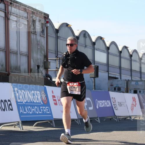 03.10.2025 - Köhlbrandbrückenlauf Luisa Fischer http://msf.ph/oto/9036106 03.10.2025 13:21:54 Ziel 4064, 4067, 4139, 4843, 5329, 5345, 5981, 6005, 6332, 6532, 6684, 6687 meine-sportfotos.de