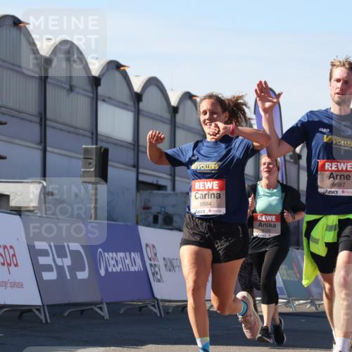 03.10.2025 - Köhlbrandbrückenlauf Luisa Fischer http://msf.ph/oto/9036118 03.10.2025 13:21:56 Ziel 4064, 4067, 4139, 4291, 4843, 5329, 5981, 6005, 6332, 6532, 6684, 6687 meine-sportfotos.de