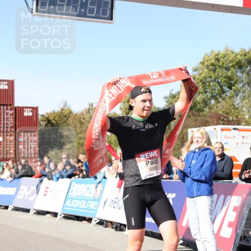 03.10.2025 - Köhlbrandbrückenlauf Lena Gebhardt http://msf.ph/oto/9036119 03.10.2025 12:41:57 Ziel 6099 meine-sportfotos.de