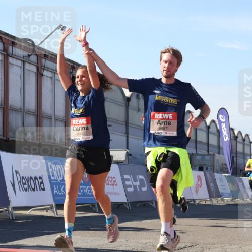 03.10.2025 - Köhlbrandbrückenlauf Luisa Fischer http://msf.ph/oto/9036130 03.10.2025 13:21:58 Ziel 4291, 4843, 5776, 6005, 6237, 6332, 6532, 6684, 6687, 6729 meine-sportfotos.de