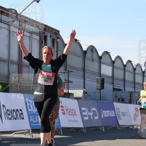 03.10.2025 - Köhlbrandbrückenlauf Luisa Fischer http://msf.ph/oto/9036137 03.10.2025 13:21:59 Ziel 4291, 5776, 6005, 6237, 6332, 6532, 6684, 6687, 6729 meine-sportfotos.de