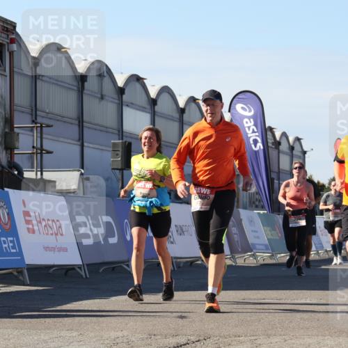 03.10.2025 - Köhlbrandbrückenlauf Luisa Fischer http://msf.ph/oto/9036148 03.10.2025 13:22:01 Ziel 4291, 5180, 5776, 6005, 6237, 6332, 6532, 6684, 6687, 6729 meine-sportfotos.de