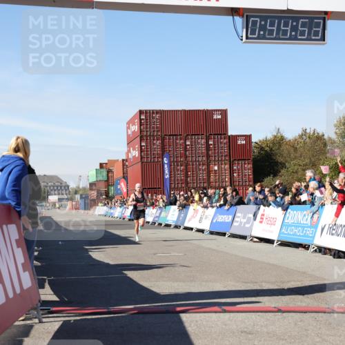03.10.2025 - Köhlbrandbrückenlauf Lena Gebhardt http://msf.ph/oto/9036155 03.10.2025 12:44:54 Ziel 6610 meine-sportfotos.de