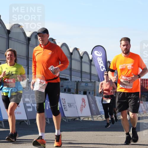 03.10.2025 - Köhlbrandbrückenlauf Luisa Fischer http://msf.ph/oto/9036157 03.10.2025 13:22:02 Ziel 4291, 5180, 5776, 6005, 6237, 6332, 6684, 6687, 6729 meine-sportfotos.de