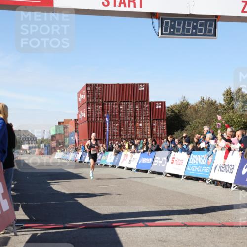 03.10.2025 - Köhlbrandbrückenlauf Lena Gebhardt http://msf.ph/oto/9036160 03.10.2025 12:44:54 Ziel 6610 meine-sportfotos.de