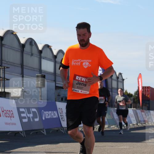 03.10.2025 - Köhlbrandbrückenlauf Luisa Fischer http://msf.ph/oto/9036165 03.10.2025 13:22:03 Ziel 4291, 5180, 5776, 6005, 6173, 6237, 6332, 6416, 6684, 6687, 6729 meine-sportfotos.de
