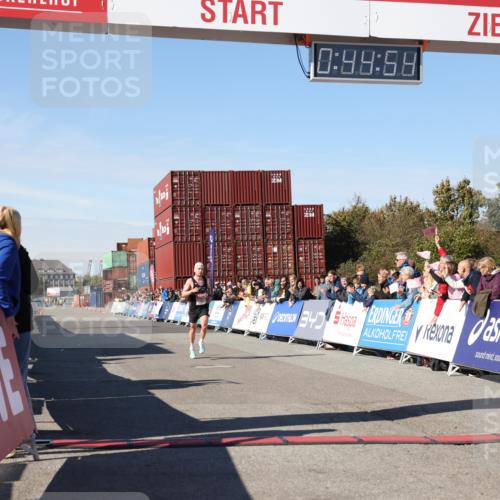03.10.2025 - Köhlbrandbrückenlauf Lena Gebhardt http://msf.ph/oto/9036166 03.10.2025 12:44:54 Ziel 6610 meine-sportfotos.de