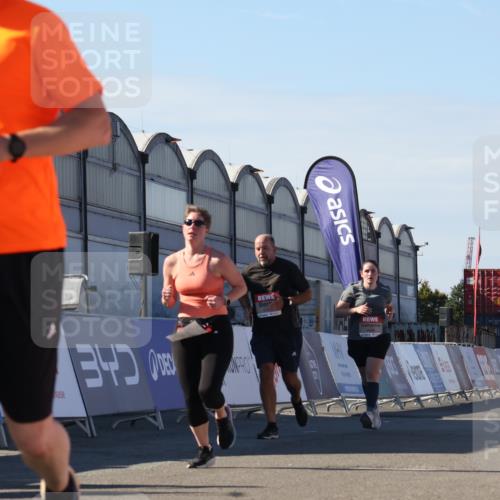 03.10.2025 - Köhlbrandbrückenlauf Luisa Fischer http://msf.ph/oto/9036173 03.10.2025 13:22:04 Ziel 4291, 4934, 5180, 5776, 6005, 6173, 6237, 6332, 6416, 6684, 6687, 6729 meine-sportfotos.de