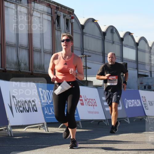 03.10.2025 - Köhlbrandbrückenlauf Luisa Fischer http://msf.ph/oto/9036177 03.10.2025 13:22:05 Ziel 4291, 4934, 5180, 5776, 6005, 6173, 6237, 6332, 6416, 6684, 6687, 6729 meine-sportfotos.de