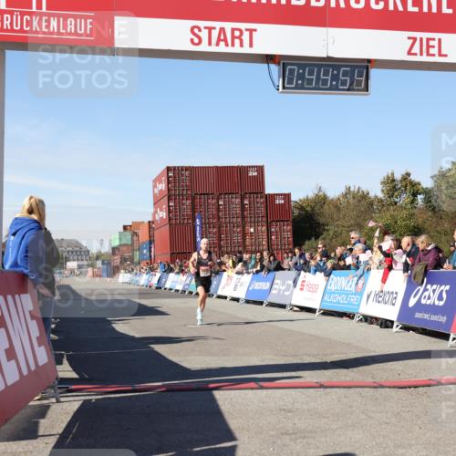 03.10.2025 - Köhlbrandbrückenlauf Lena Gebhardt http://msf.ph/oto/9036180 03.10.2025 12:44:55 Ziel 6610 meine-sportfotos.de