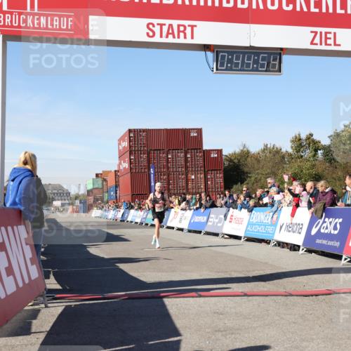 03.10.2025 - Köhlbrandbrückenlauf Lena Gebhardt http://msf.ph/oto/9036183 03.10.2025 12:44:55 Ziel 6610 meine-sportfotos.de
