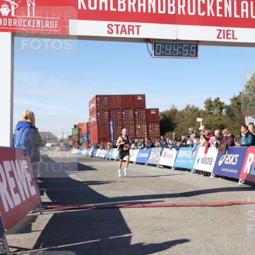 03.10.2025 - Köhlbrandbrückenlauf Lena Gebhardt http://msf.ph/oto/9036194 03.10.2025 12:44:55 Ziel 6610 meine-sportfotos.de