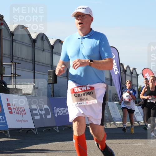 03.10.2025 - Köhlbrandbrückenlauf Luisa Fischer http://msf.ph/oto/9036200 03.10.2025 13:22:09 Ziel 4291, 4706, 4934, 5180, 5776, 6173, 6237, 6332, 6416, 6531, 6684, 6687, 6729 meine-sportfotos.de