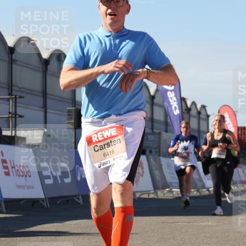 03.10.2025 - Köhlbrandbrückenlauf Luisa Fischer http://msf.ph/oto/9036203 03.10.2025 13:22:09 Ziel 4291, 4706, 4934, 5180, 5776, 6173, 6237, 6332, 6416, 6531, 6684, 6687, 6729 meine-sportfotos.de