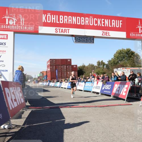 03.10.2025 - Köhlbrandbrückenlauf Lena Gebhardt http://msf.ph/oto/9036208 03.10.2025 12:44:56 Ziel 6610 meine-sportfotos.de