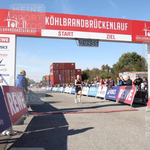 03.10.2025 - Köhlbrandbrückenlauf Lena Gebhardt http://msf.ph/oto/9036211 03.10.2025 12:44:56 Ziel 6610 meine-sportfotos.de