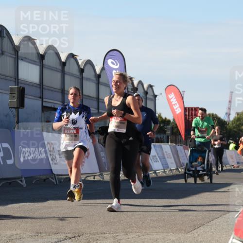 03.10.2025 - Köhlbrandbrückenlauf Luisa Fischer http://msf.ph/oto/9036212 03.10.2025 13:22:10 Ziel 4291, 4706, 4934, 5180, 5235, 5776, 6173, 6237, 6332, 6416, 6531, 6729 meine-sportfotos.de