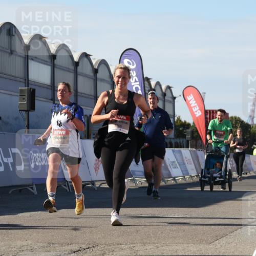 03.10.2025 - Köhlbrandbrückenlauf Luisa Fischer http://msf.ph/oto/9036213 03.10.2025 13:22:11 Ziel 4291, 4706, 4934, 5180, 5235, 5720, 5776, 6173, 6237, 6416, 6531, 6729 meine-sportfotos.de