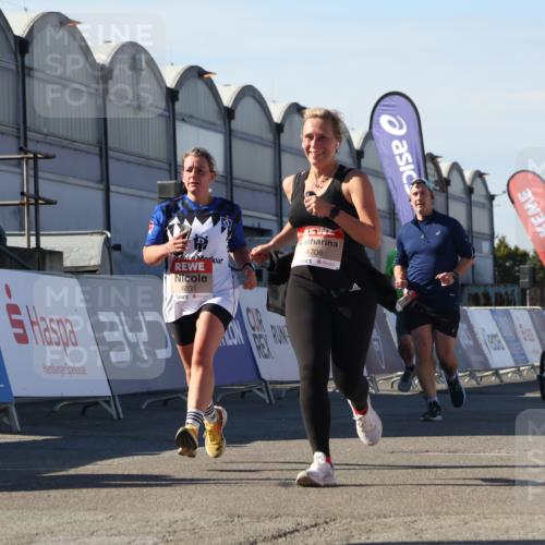 03.10.2025 - Köhlbrandbrückenlauf Luisa Fischer http://msf.ph/oto/9036216 03.10.2025 13:22:11 Ziel 4291, 4706, 4934, 5180, 5235, 5720, 5776, 6173, 6237, 6416, 6531, 6729 meine-sportfotos.de