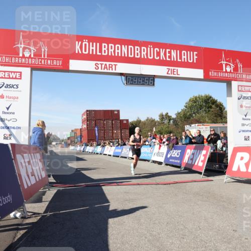 03.10.2025 - Köhlbrandbrückenlauf Lena Gebhardt http://msf.ph/oto/9036229 03.10.2025 12:44:56 Ziel 6610 meine-sportfotos.de