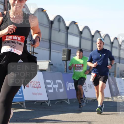 03.10.2025 - Köhlbrandbrückenlauf Luisa Fischer http://msf.ph/oto/9036230 03.10.2025 13:22:13 Ziel 4239, 4706, 4934, 5072, 5180, 5235, 5720, 5776, 6173, 6237, 6416, 6531, 6729 meine-sportfotos.de