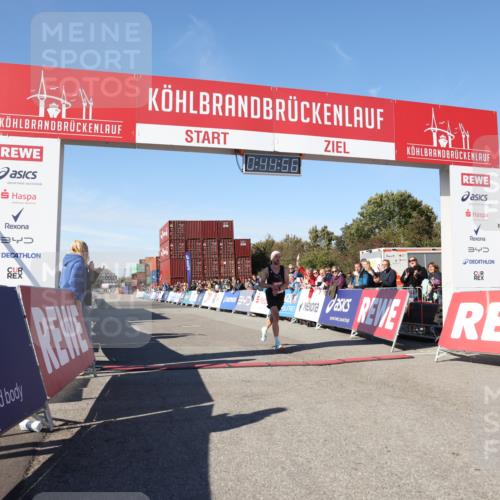 03.10.2025 - Köhlbrandbrückenlauf Lena Gebhardt http://msf.ph/oto/9036236 03.10.2025 12:44:56 Ziel 6610 meine-sportfotos.de