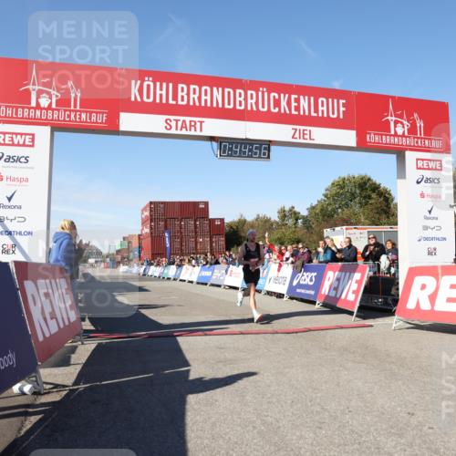 03.10.2025 - Köhlbrandbrückenlauf Lena Gebhardt http://msf.ph/oto/9036238 03.10.2025 12:44:56 Ziel 6610 meine-sportfotos.de