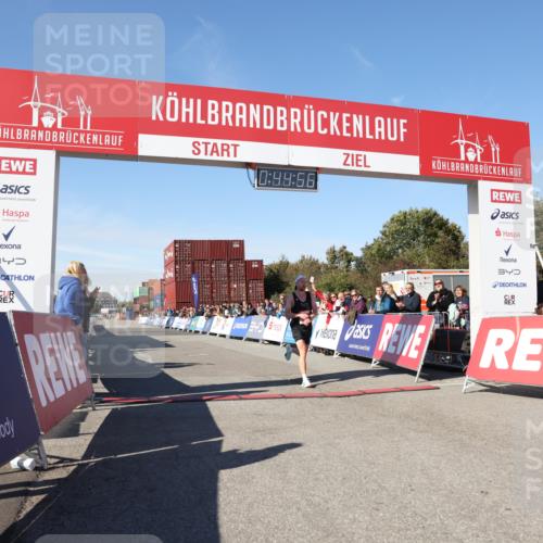 03.10.2025 - Köhlbrandbrückenlauf Lena Gebhardt http://msf.ph/oto/9036241 03.10.2025 12:44:56 Ziel 6610 meine-sportfotos.de