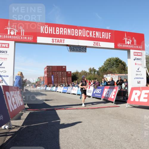 03.10.2025 - Köhlbrandbrückenlauf Lena Gebhardt http://msf.ph/oto/9036245 03.10.2025 12:44:56 Ziel 6610 meine-sportfotos.de