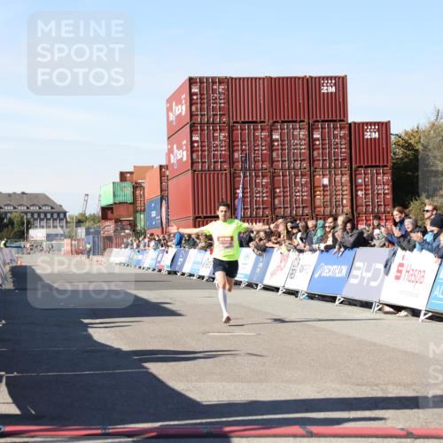 03.10.2025 - Köhlbrandbrückenlauf Lena Gebhardt http://msf.ph/oto/9036269 03.10.2025 12:45:20 Ziel 6280 meine-sportfotos.de