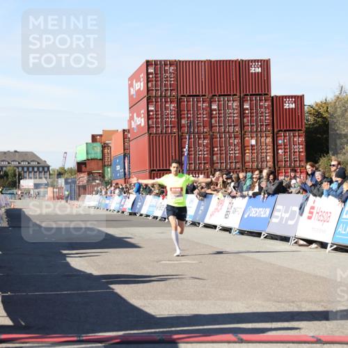 03.10.2025 - Köhlbrandbrückenlauf Lena Gebhardt http://msf.ph/oto/9036272 03.10.2025 12:45:20 Ziel 6280 meine-sportfotos.de