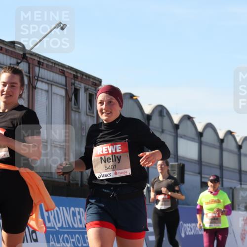 03.10.2025 - Köhlbrandbrückenlauf Luisa Fischer http://msf.ph/oto/9036275 03.10.2025 13:22:20 Ziel 4239, 4706, 4934, 5072, 5235, 5272, 5400, 5401, 5720, 5851, 5929, 6188, 6531 meine-sportfotos.de
