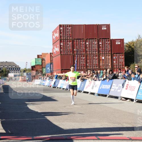 03.10.2025 - Köhlbrandbrückenlauf Lena Gebhardt http://msf.ph/oto/9036276 03.10.2025 12:45:20 Ziel 6280 meine-sportfotos.de