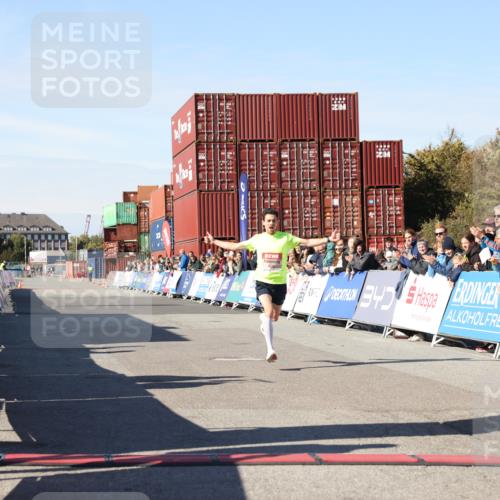 03.10.2025 - Köhlbrandbrückenlauf Lena Gebhardt http://msf.ph/oto/9036279 03.10.2025 12:45:20 Ziel 6280 meine-sportfotos.de