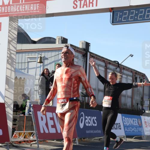 03.10.2025 - Köhlbrandbrückenlauf Luisa Fischer http://msf.ph/oto/9036291 03.10.2025 13:22:25 Ziel 4239, 5072, 5235, 5272, 5400, 5401, 5720, 5851, 5929, 6188 meine-sportfotos.de