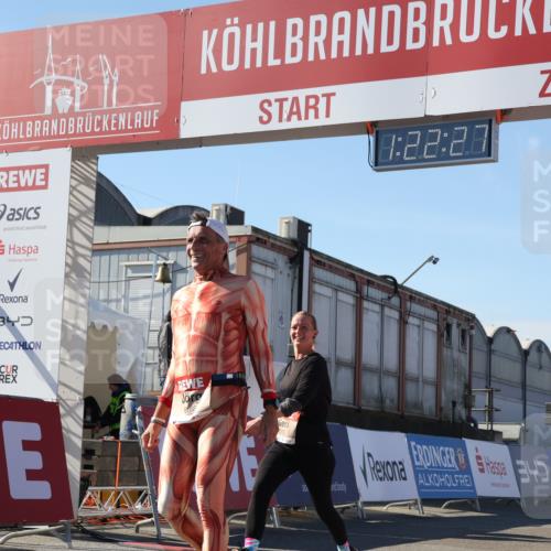 03.10.2025 - Köhlbrandbrückenlauf Luisa Fischer http://msf.ph/oto/9036294 03.10.2025 13:22:26 Ziel 4239, 5072, 5214, 5235, 5272, 5400, 5401, 5720, 5839, 5851, 5929, 6188 meine-sportfotos.de