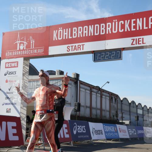 03.10.2025 - Köhlbrandbrückenlauf Luisa Fischer http://msf.ph/oto/9036296 03.10.2025 13:22:26 Ziel 4239, 5072, 5214, 5235, 5272, 5400, 5401, 5720, 5839, 5851, 5929, 6188 meine-sportfotos.de
