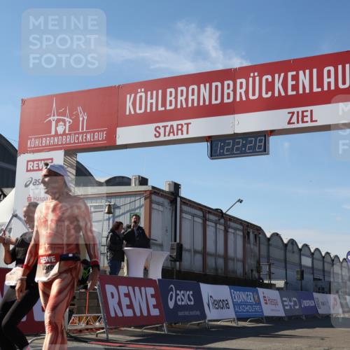03.10.2025 - Köhlbrandbrückenlauf Luisa Fischer http://msf.ph/oto/9036301 03.10.2025 13:22:27 Ziel 4239, 5072, 5214, 5272, 5400, 5401, 5720, 5839, 5851, 5929, 6188, 6733 meine-sportfotos.de