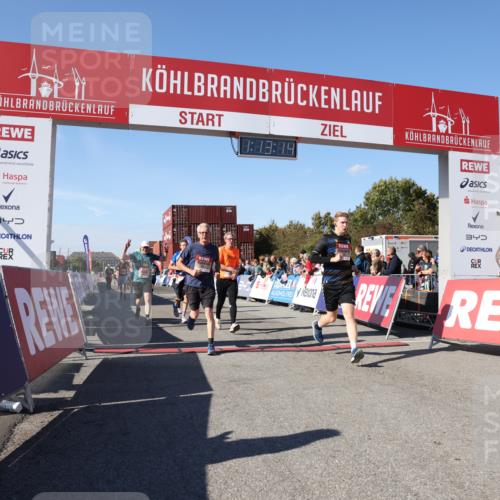 03.10.2025 - Köhlbrandbrückenlauf Lena Gebhardt http://msf.ph/oto/9036310 03.10.2025 13:13:15 Ziel 4191, 4193, 4223, 4373, 4463, 4513, 4583, 4748, 4853, 5025, 5034, 5204, 5678, 5852, 6393, 6705, 6725, 6742, 6755, 6788, 6789, 6818 meine-sportfotos.de