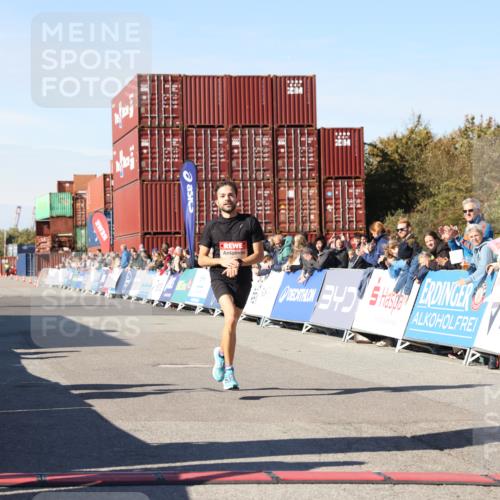 03.10.2025 - Köhlbrandbrückenlauf Lena Gebhardt http://msf.ph/oto/9036312 03.10.2025 12:45:50 Ziel 4010 meine-sportfotos.de