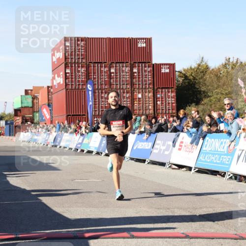 03.10.2025 - Köhlbrandbrückenlauf Lena Gebhardt http://msf.ph/oto/9036319 03.10.2025 12:45:50 Ziel 4010 meine-sportfotos.de