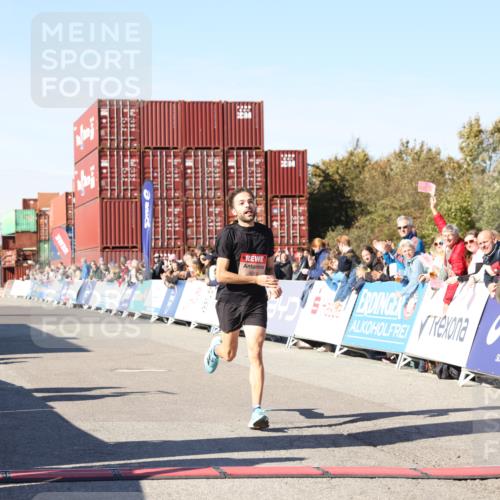 03.10.2025 - Köhlbrandbrückenlauf Lena Gebhardt http://msf.ph/oto/9036324 03.10.2025 12:45:51 Ziel 4010 meine-sportfotos.de
