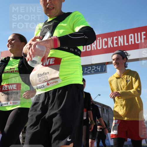 03.10.2025 - Köhlbrandbrückenlauf Luisa Fischer http://msf.ph/oto/9036342 03.10.2025 13:22:40 Ziel 4481, 4482, 4508, 5122, 5125, 5167, 5213, 5214, 5675, 5839, 5928, 5933, 5982, 6107, 6261, 6300, 6413, 6733 meine-sportfotos.de