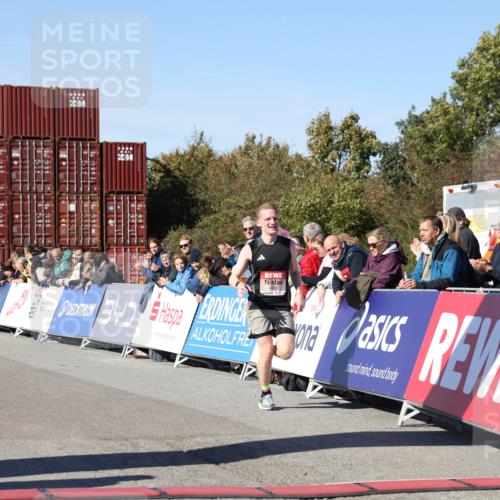 03.10.2025 - Köhlbrandbrückenlauf Lena Gebhardt http://msf.ph/oto/9036344 03.10.2025 12:46:06 Ziel 4004 meine-sportfotos.de