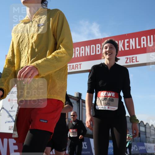 03.10.2025 - Köhlbrandbrückenlauf Luisa Fischer http://msf.ph/oto/9036352 03.10.2025 13:22:41 Ziel 4481, 4482, 4508, 5122, 5125, 5167, 5213, 5214, 5675, 5839, 5928, 5933, 5982, 6107, 6261, 6300, 6413, 6733 meine-sportfotos.de
