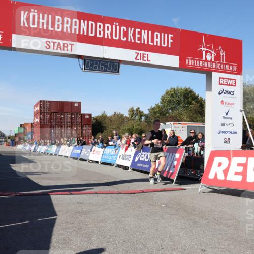 03.10.2025 - Köhlbrandbrückenlauf Lena Gebhardt http://msf.ph/oto/9036354 03.10.2025 12:46:07 Ziel 4004 meine-sportfotos.de